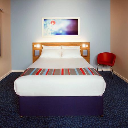 Travelodge Battersea London Bagian luar foto