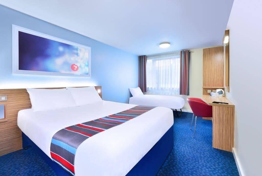 Travelodge Battersea London Bagian luar foto