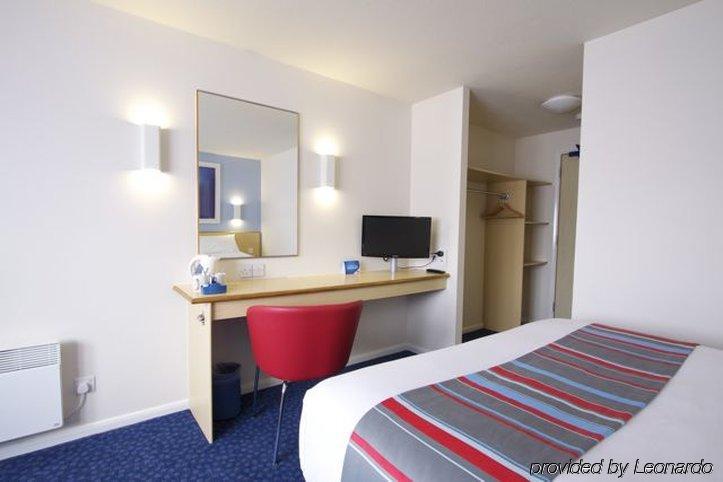 Travelodge Battersea London Bagian luar foto