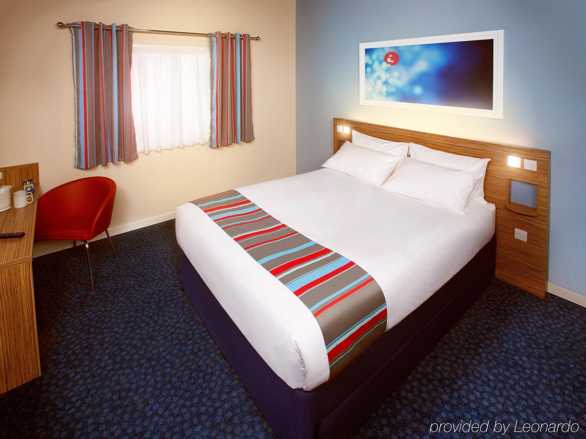 Travelodge Battersea London Bagian luar foto