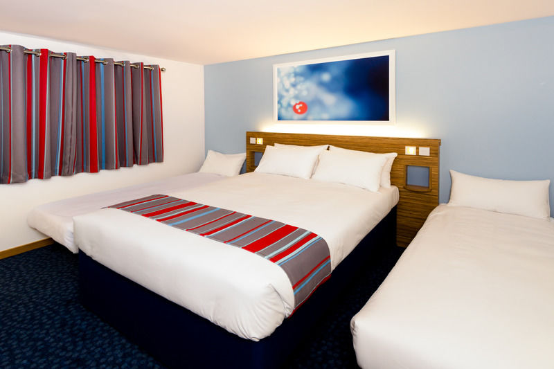 Travelodge Battersea London Bagian luar foto
