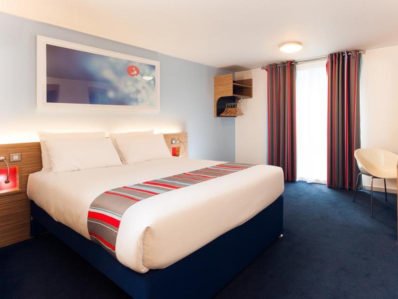 Travelodge Battersea London Bagian luar foto