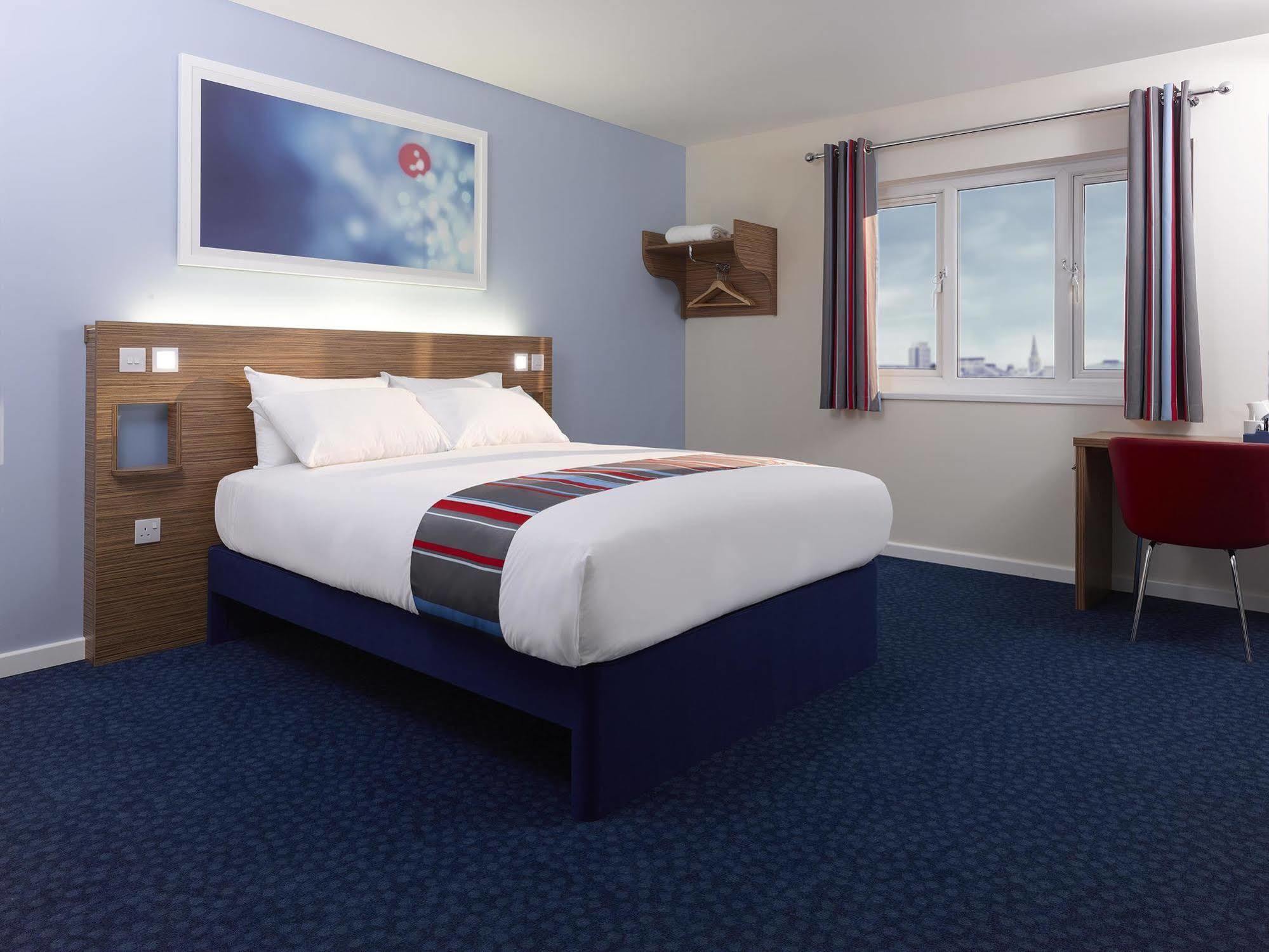 Travelodge Battersea London Bagian luar foto